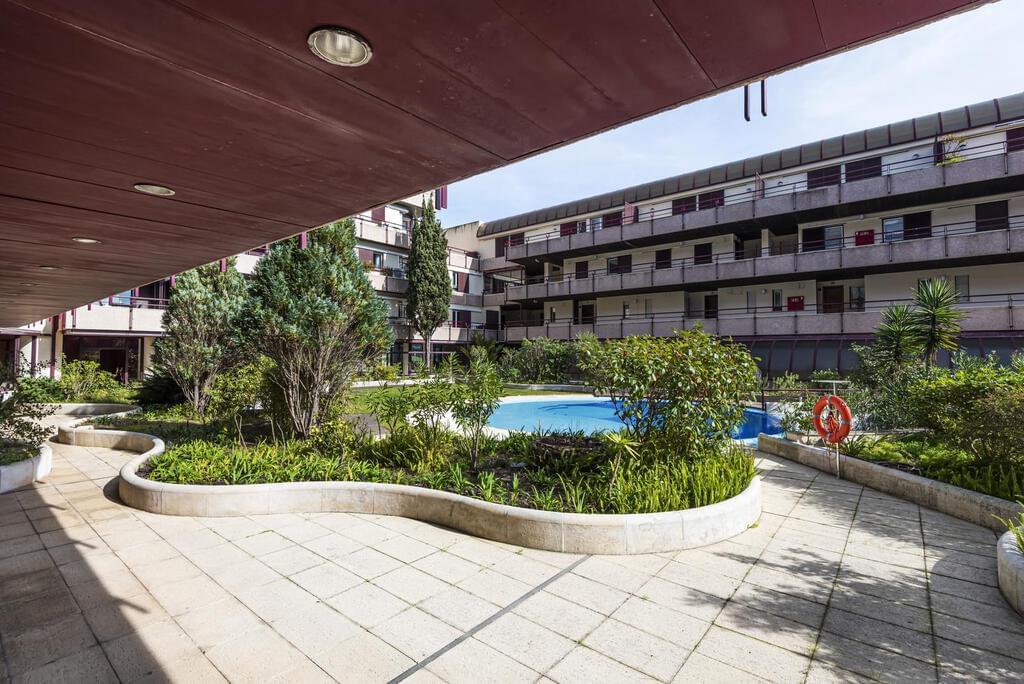 Apartamento T4+1 duplex com piscina em condomínio fechado