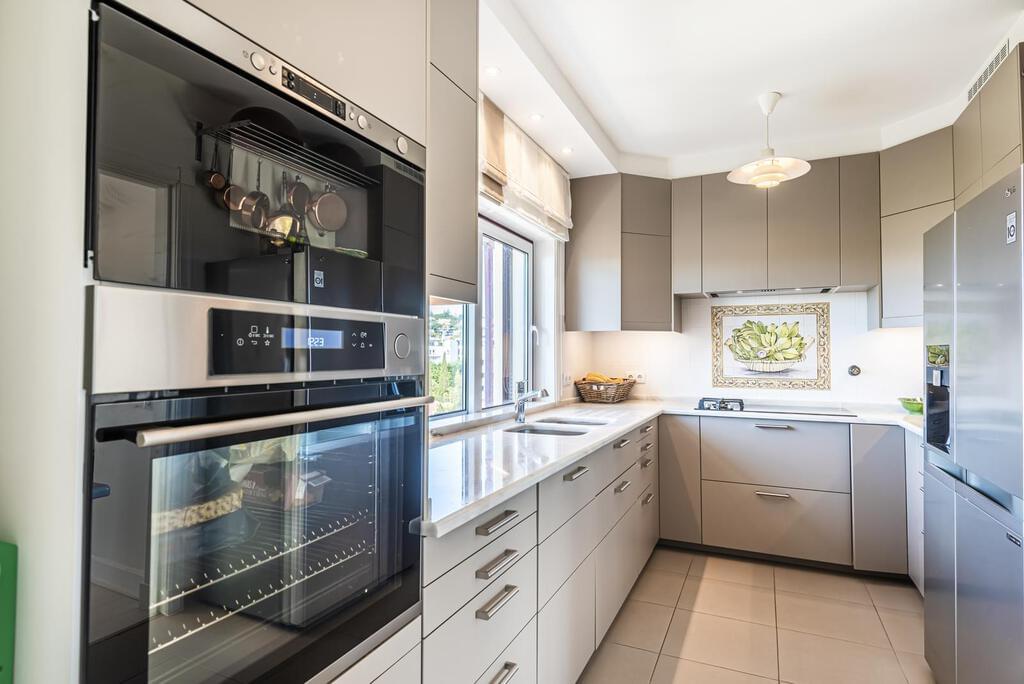 Apartamento T4+1 duplex com piscina em condomínio fechado