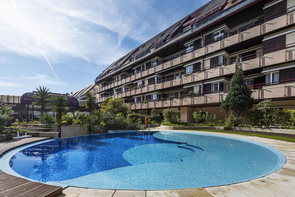 Apartamento T4+1 duplex com piscina em condomínio fechado