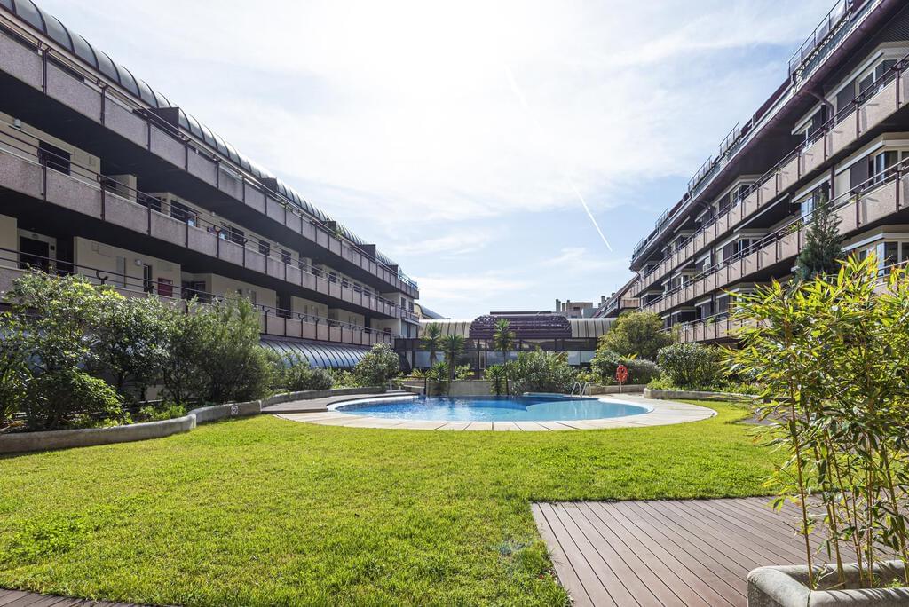 Apartamento T4+1 duplex com piscina em condomínio fechado