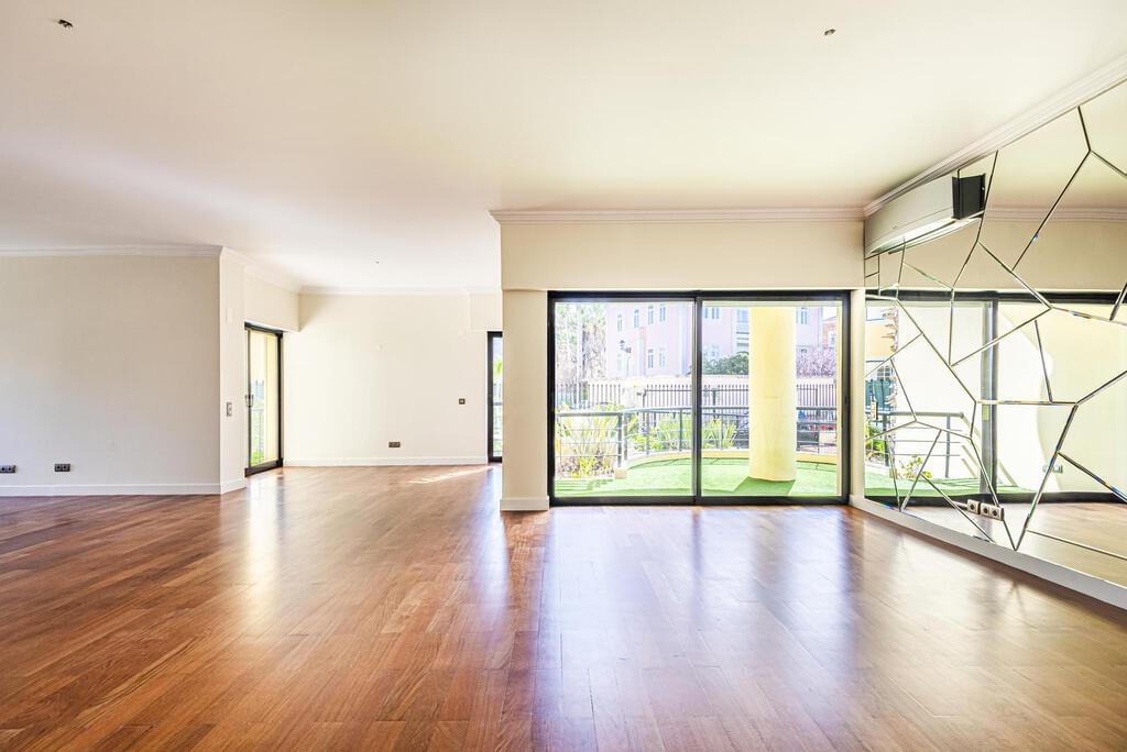 Appartement T2 avec piscine dans un condominium fermé