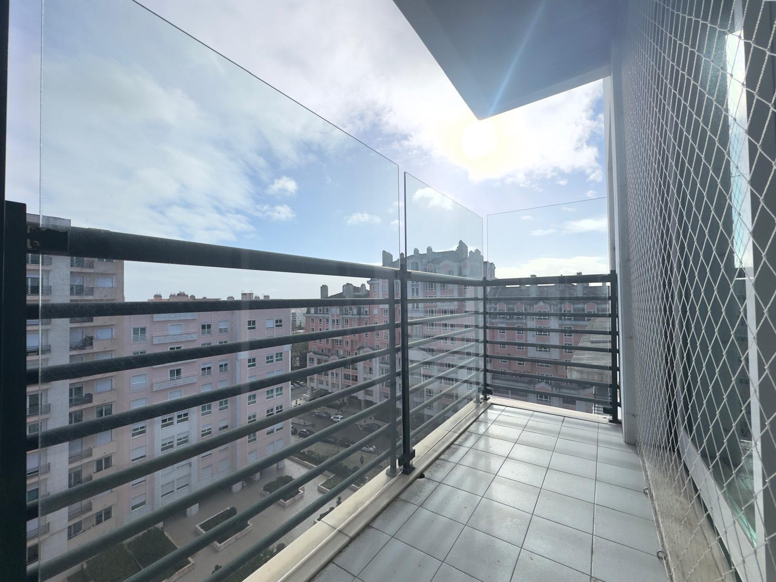 Apartamento T4 com estacionamento, Telheiras, Lisboa - Imagem 2