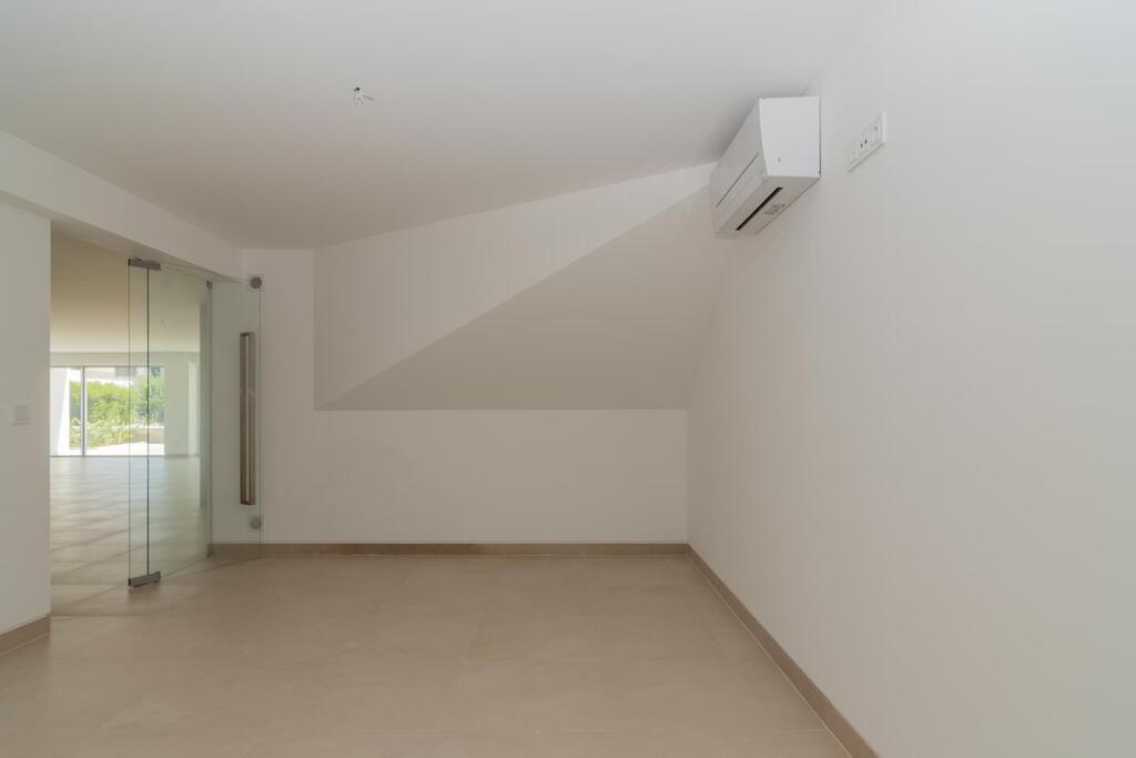 PF23169, Moradia T4, Oeiras