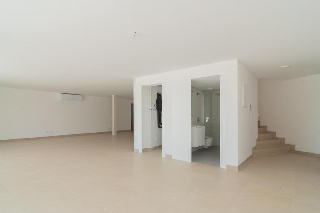 PF23169, Moradia T4, Oeiras