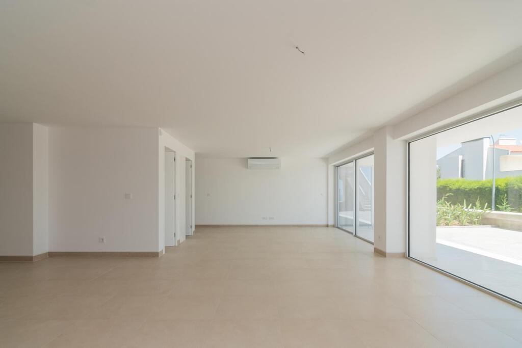 PF23169, Moradia T4, Oeiras