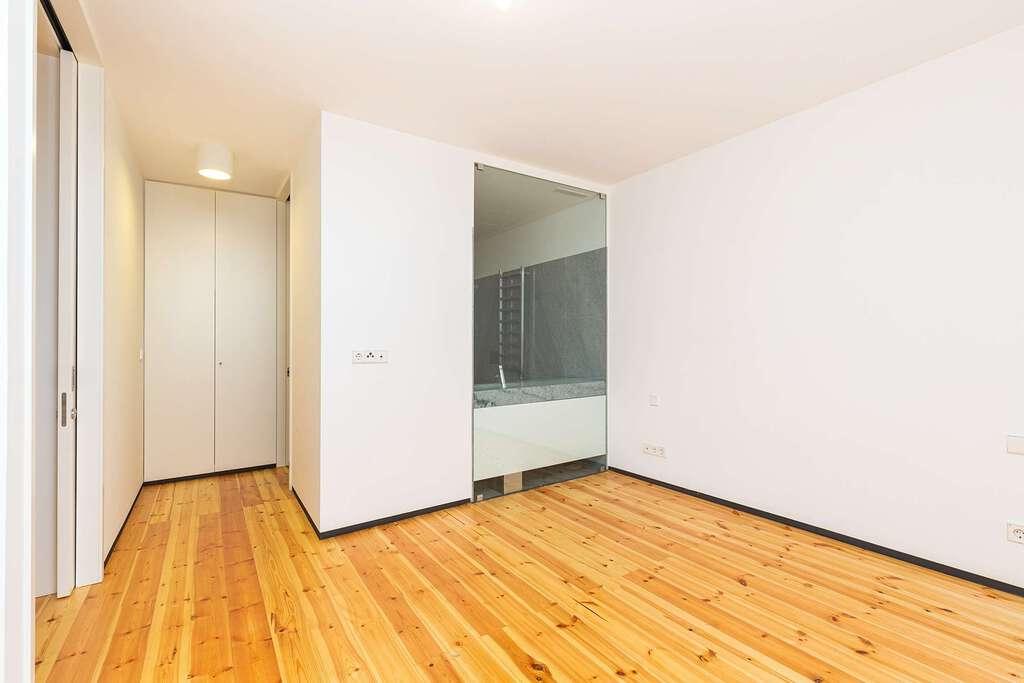 PF23937, Triplex T4, Lisboa