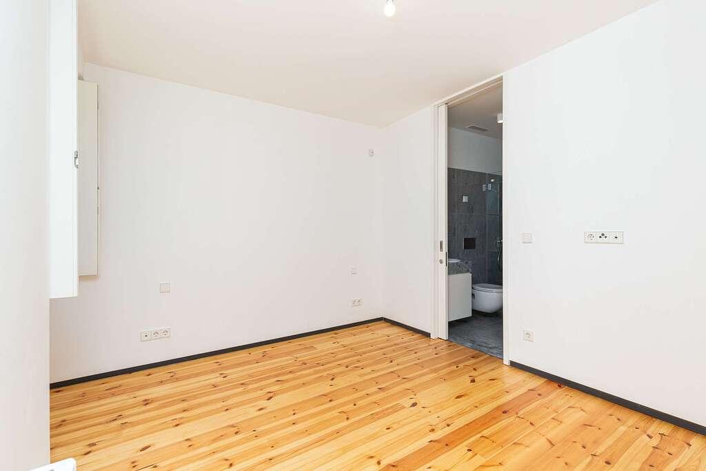 PF23937, Triplex T4, Lisboa