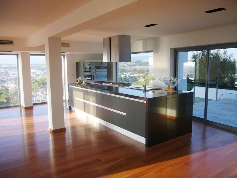 5 bedroom villa with a swimming pool