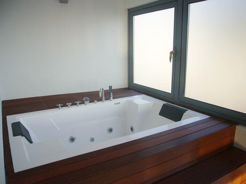 5 bedroom villa with a swimming pool