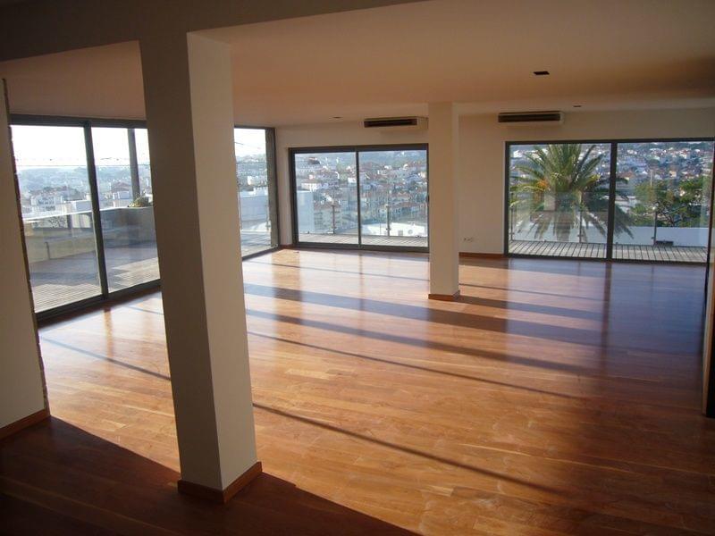 5 bedroom villa with a swimming pool