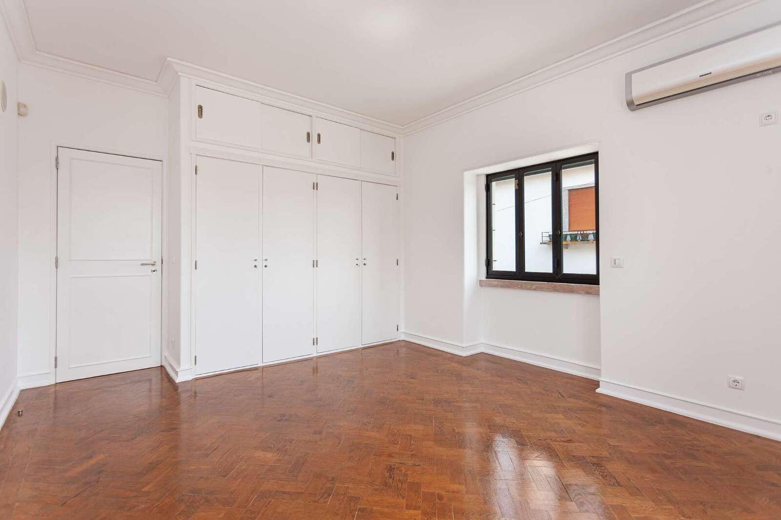 Moradia Isolada T7 com piscina, Restelo, Lisboa - Imagem 12