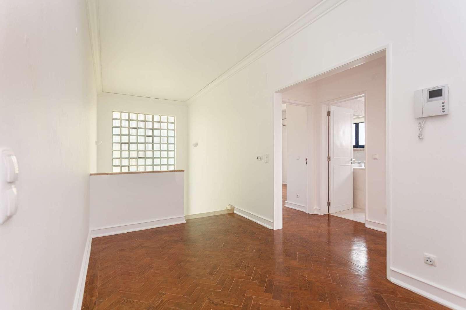 Moradia Isolada T7 com piscina, Restelo, Lisboa - Imagem 18