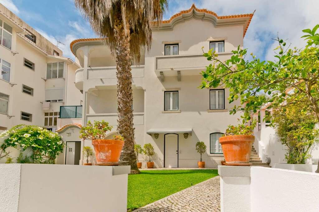 6 Bedroom House with swimming pool, Estoril, Cascais