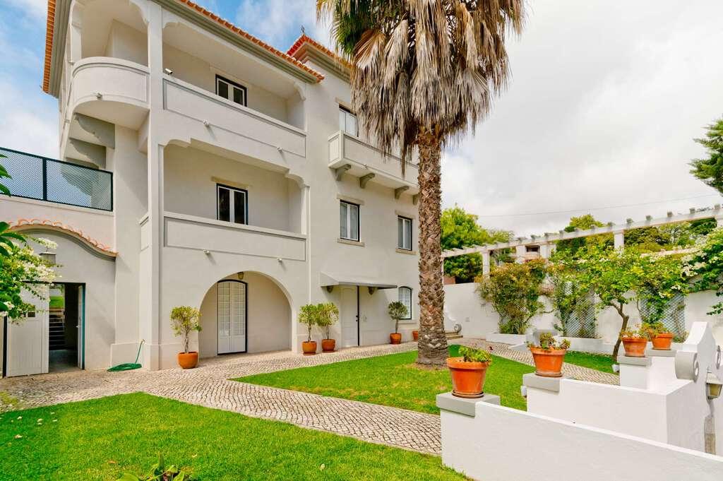 6 Bedroom House with swimming pool, Estoril, Cascais