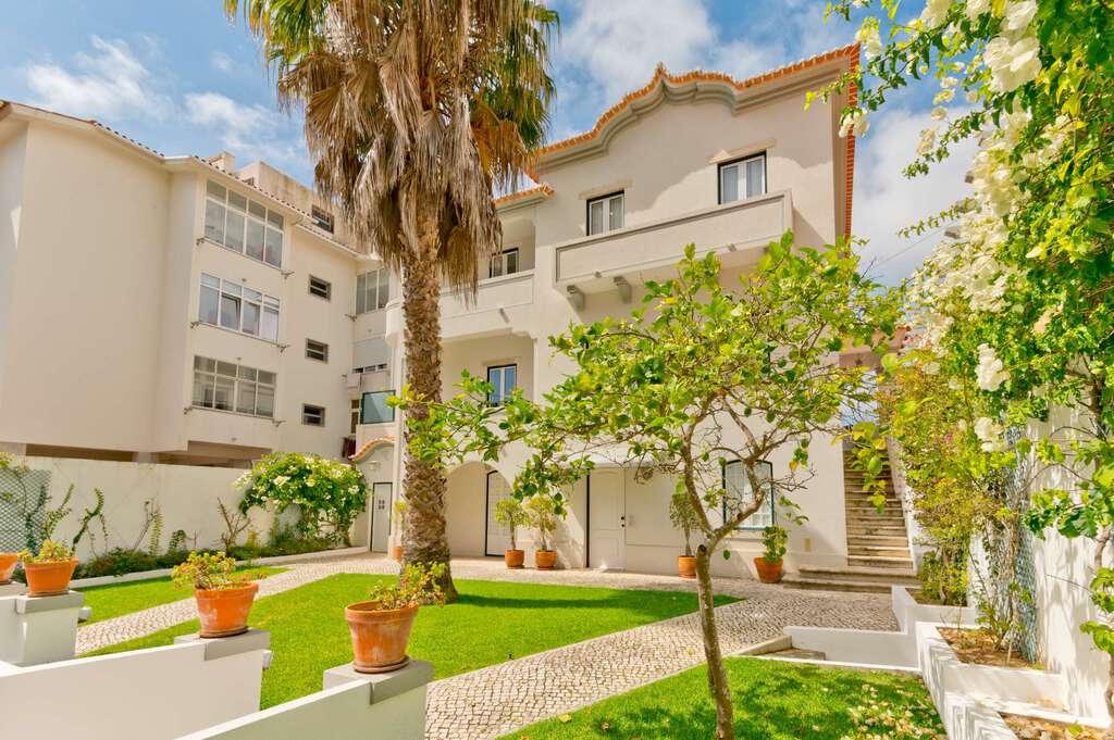 6 Bedroom House with swimming pool, Estoril, Cascais