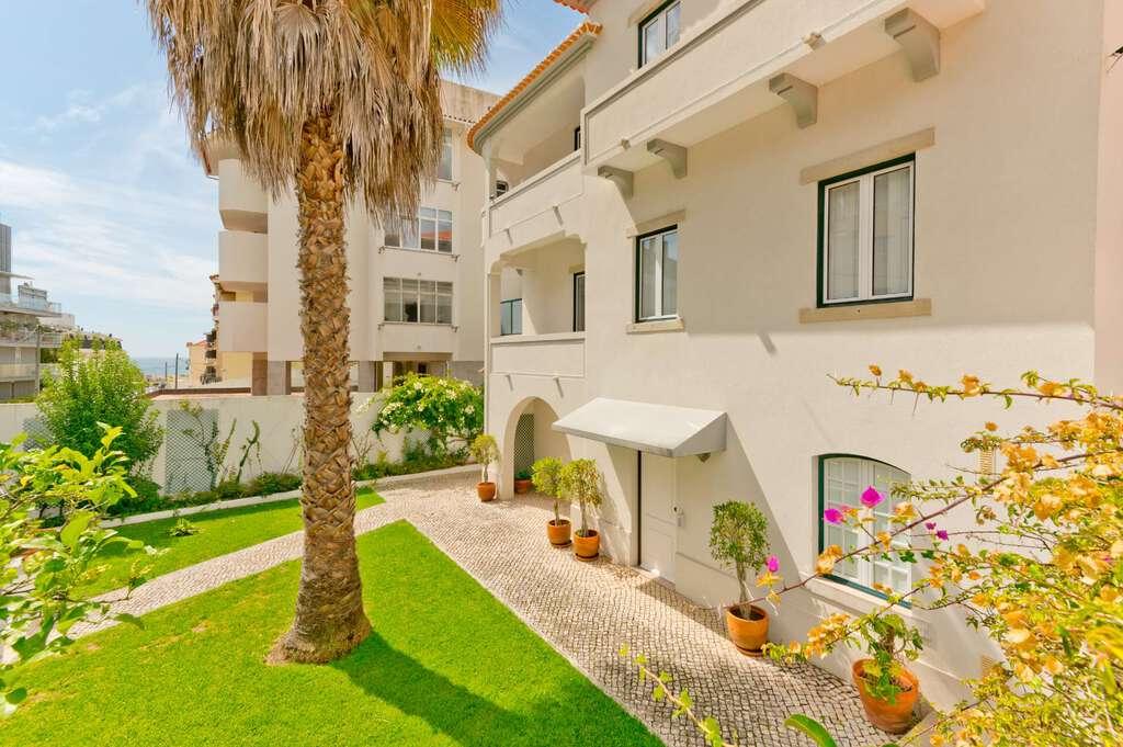 6 Bedroom House with swimming pool, Estoril, Cascais