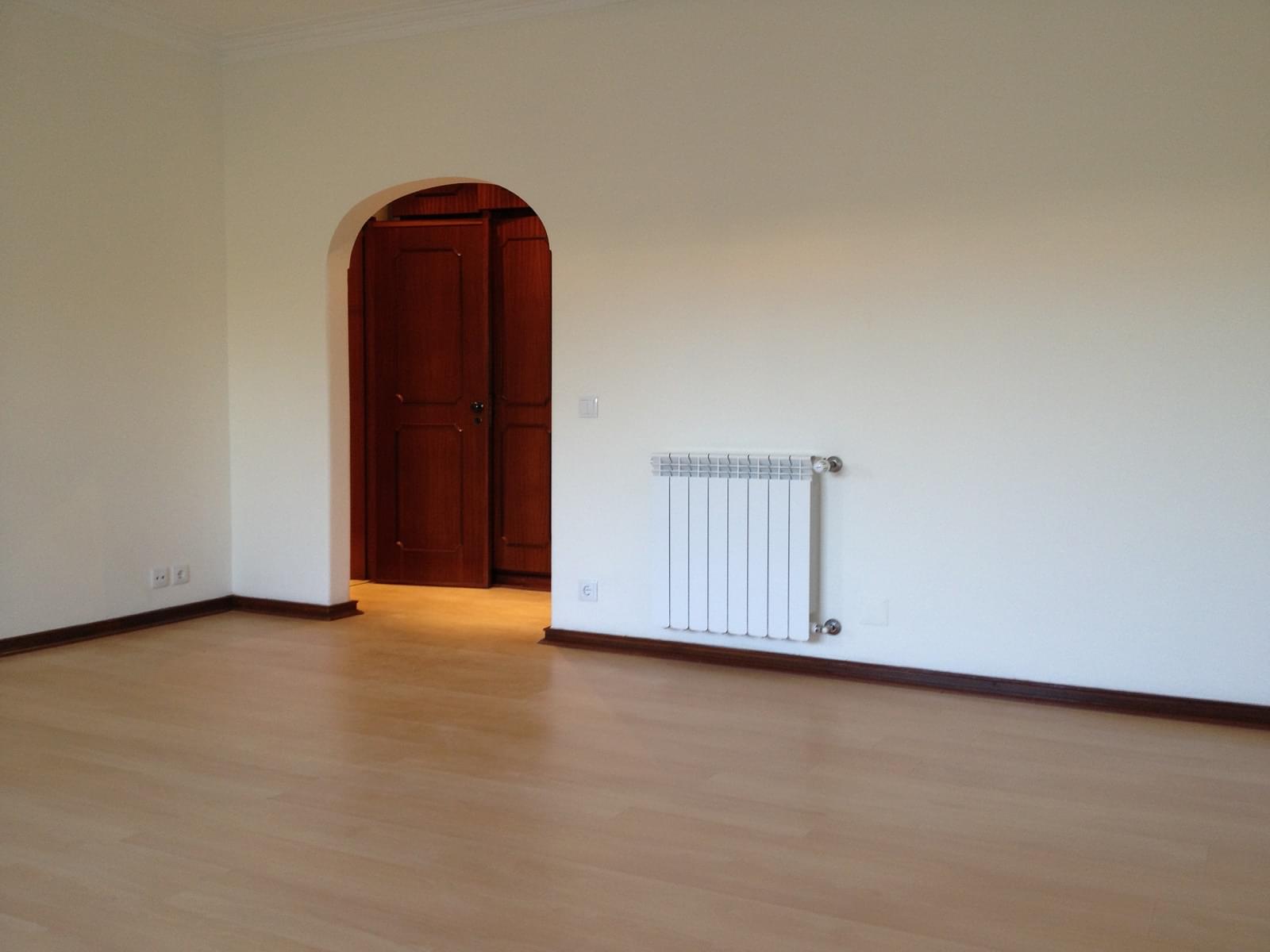 Moradia T5 com piscina, Areia, Cascais - Imagem 16