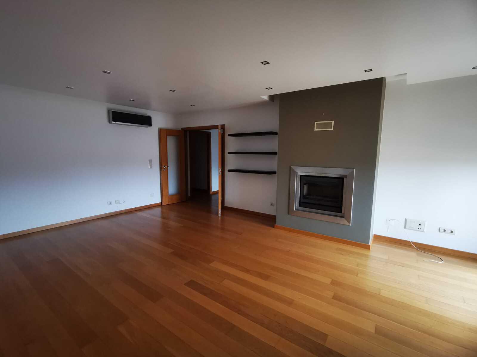 Apartamento T3 com estacionamento, Amoreira, Cascais - Imagem 2
