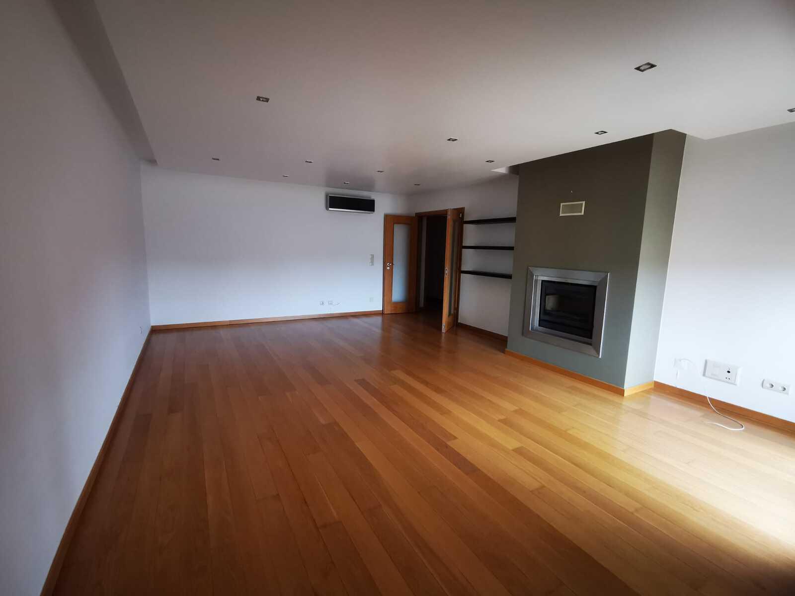 Apartamento T3 com estacionamento, Amoreira, Cascais - Imagem 3