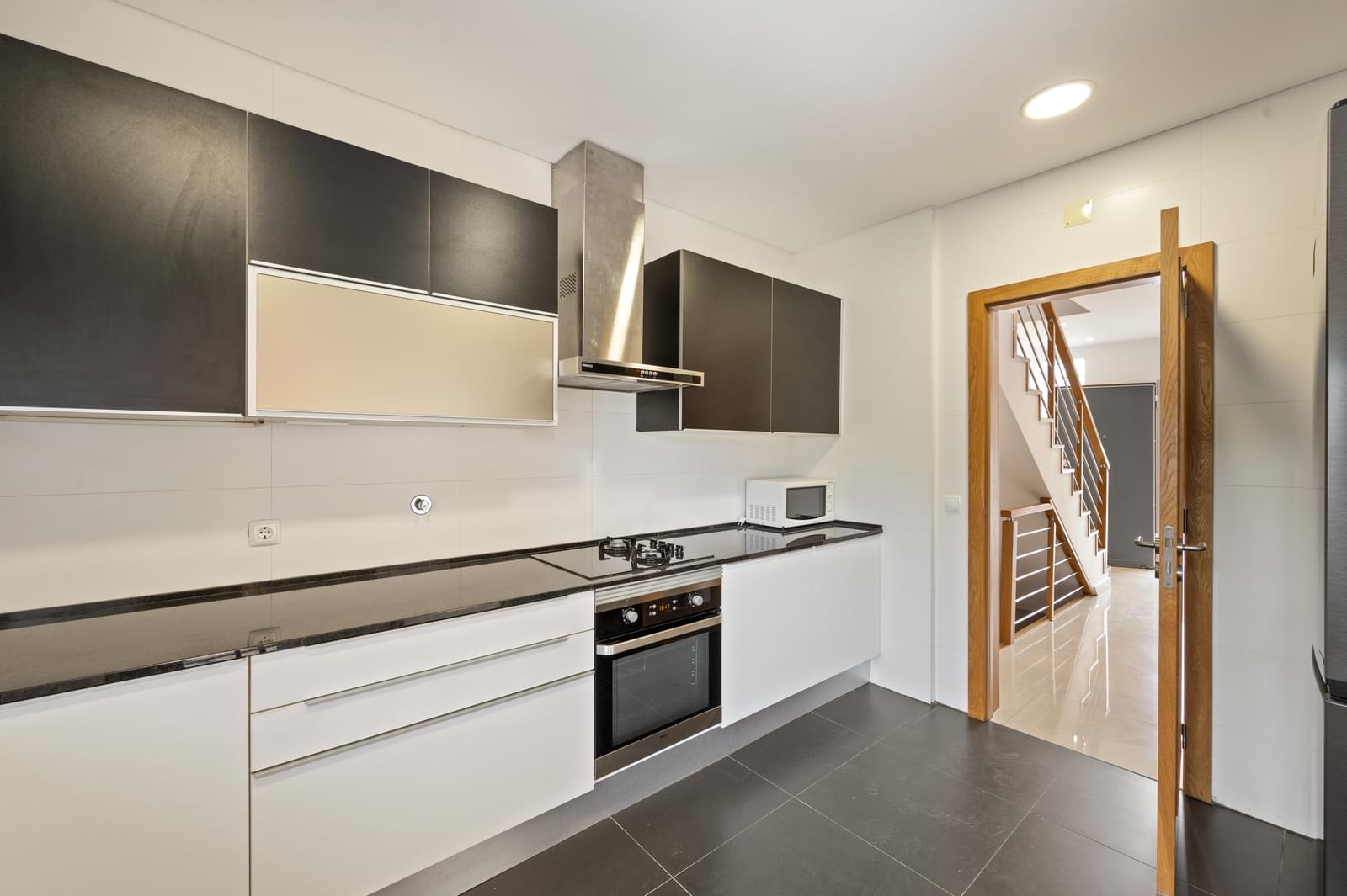 Moradia T3 com piscina, Tires, Cascais - Imagem 11