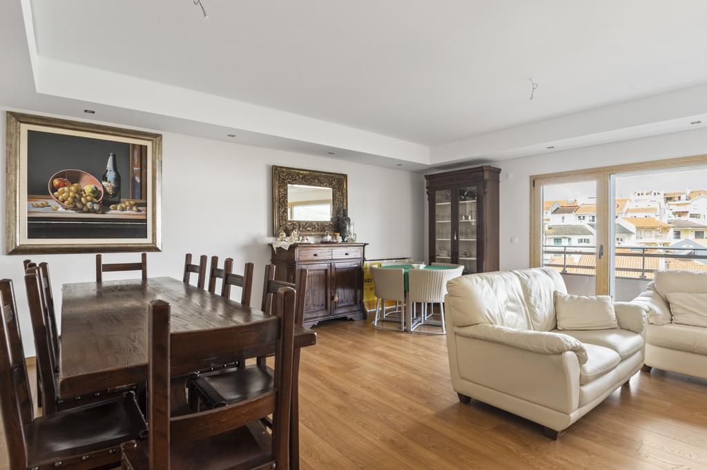 2 Bedroom Apartment with parking, Estoril, Cascais
