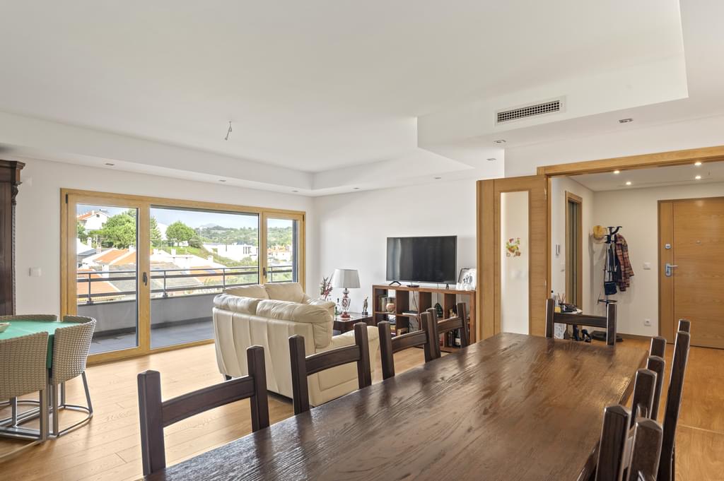 2 Bedroom Apartment with parking, Estoril, Cascais