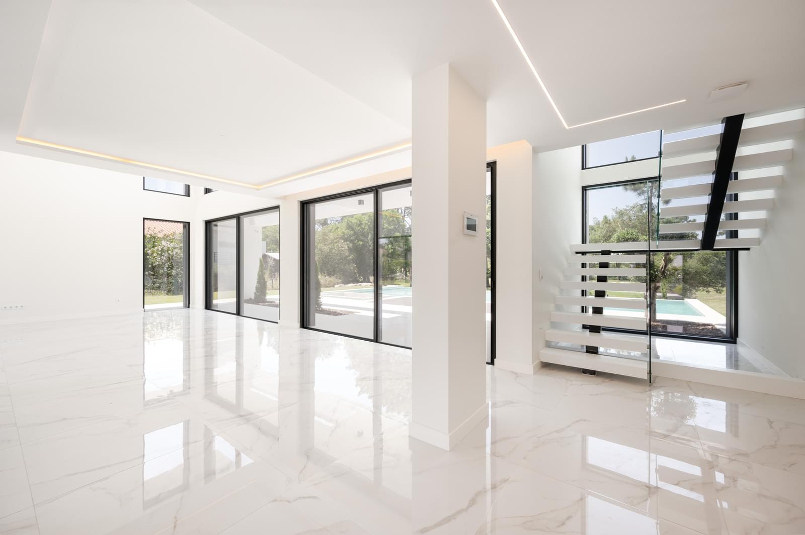 5 Bedroom Villa/Townhouse's Image 3