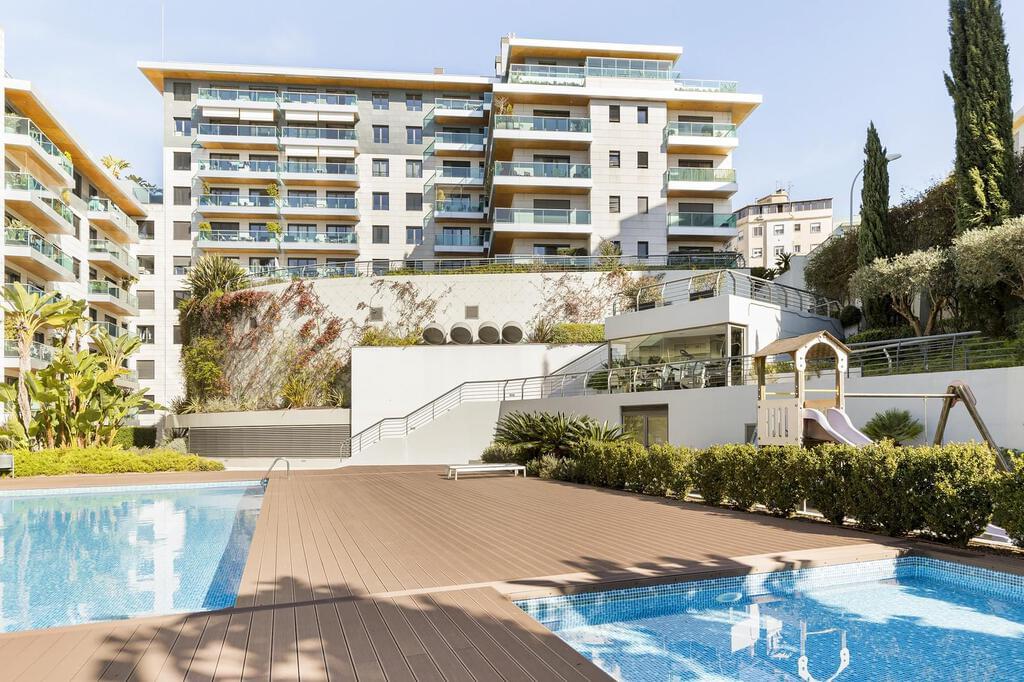 4 Bedroom Apartment with parking, Infante Santo (Prazeres), Lisboa 2983234366