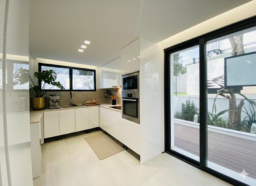 4 Bedroom Detached house with swimming pool, São João do Estoril, Cascais
