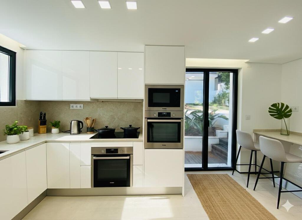 4 Bedroom Detached house with swimming pool, São João do Estoril, Cascais