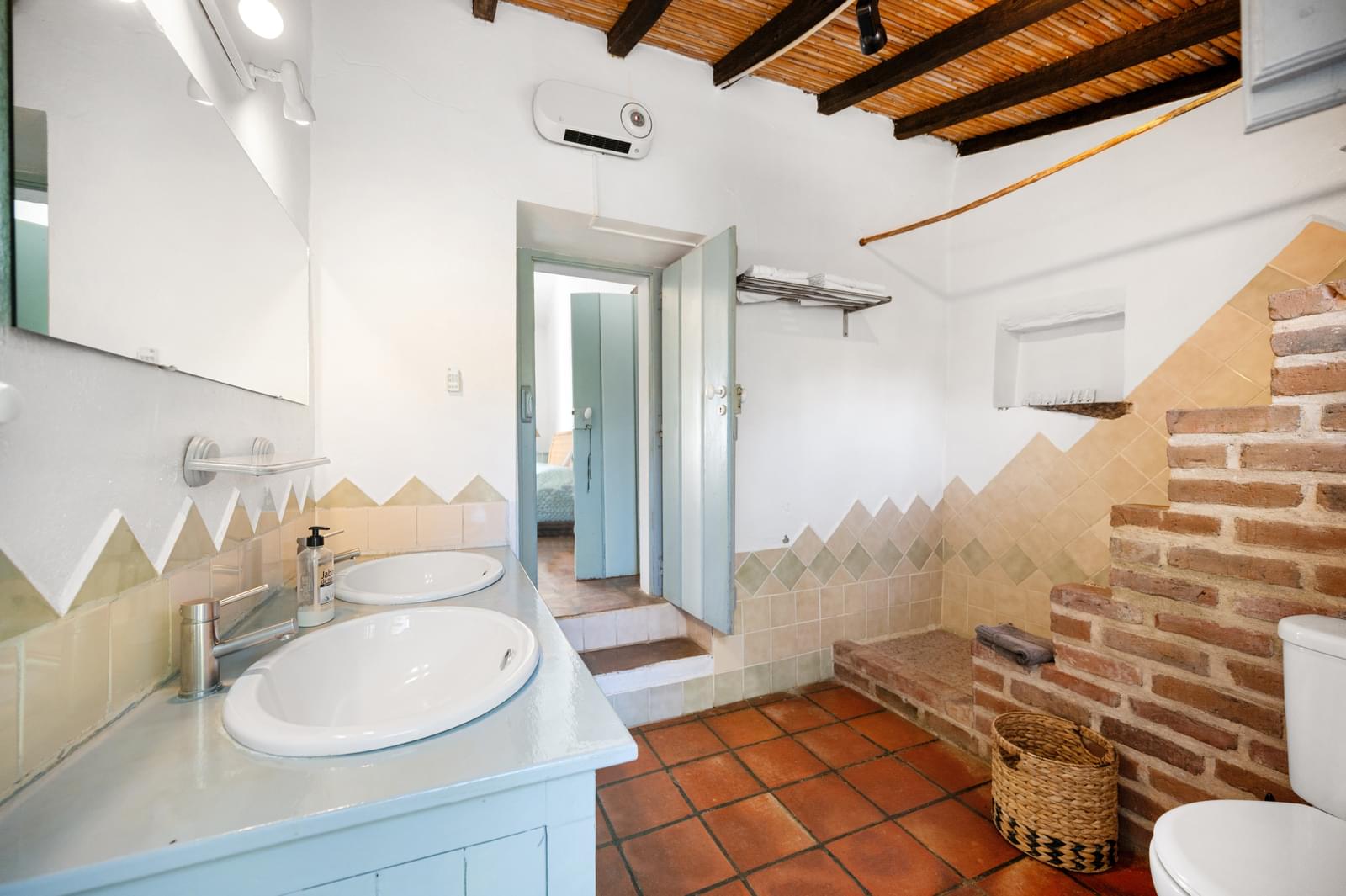 13 Bedroom Farm/Ranch/Plantation's Image 29