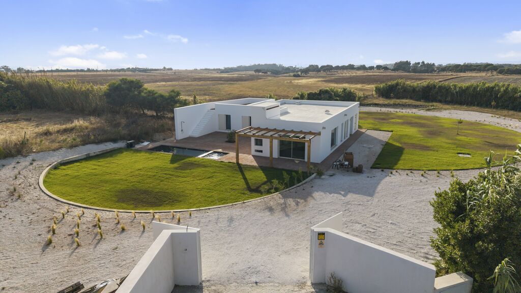 4 Bedroom Detached house with swimming pool, Porto Covo, Sines