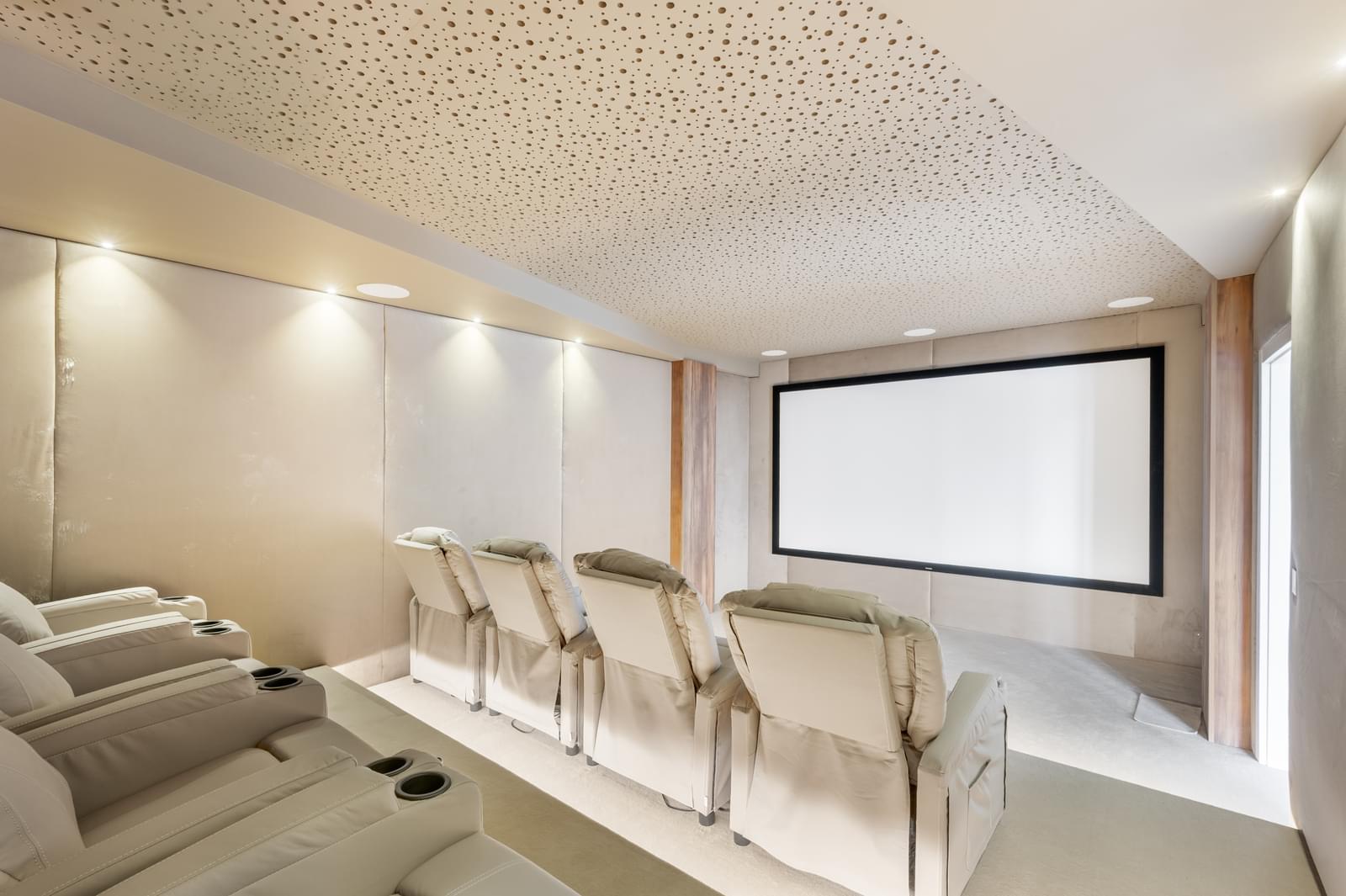 7 Bedroom Villa/Townhouse's Image 17