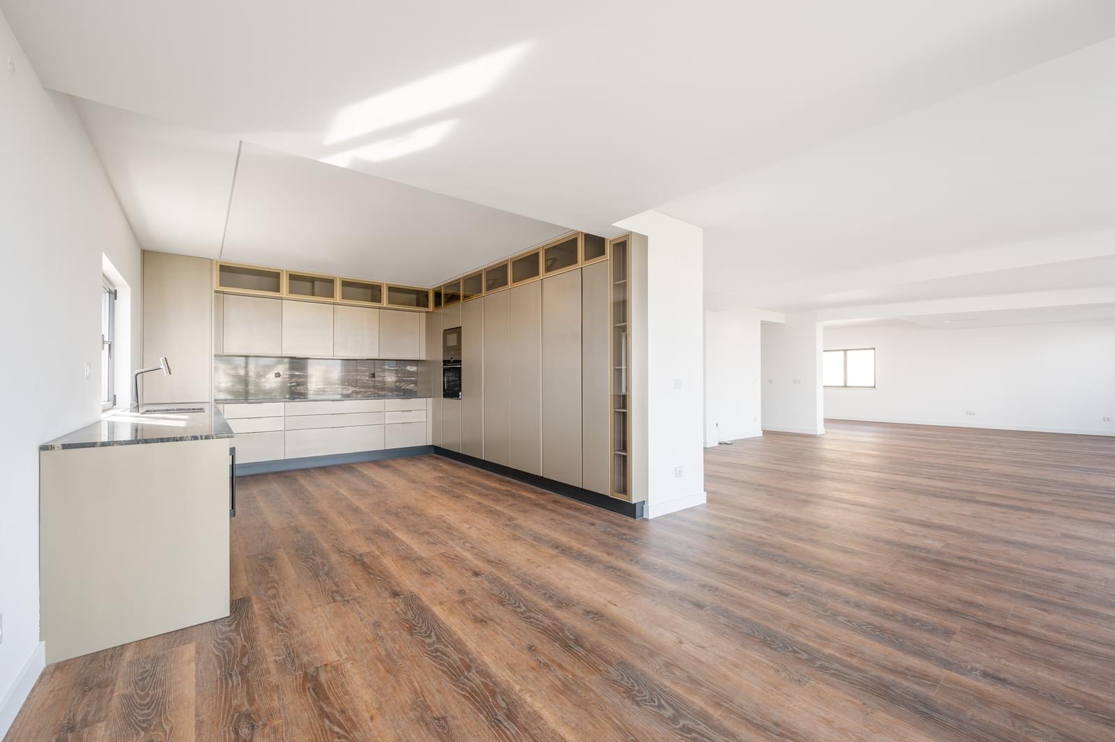 7 Bedroom Villa/Townhouse's Image 8