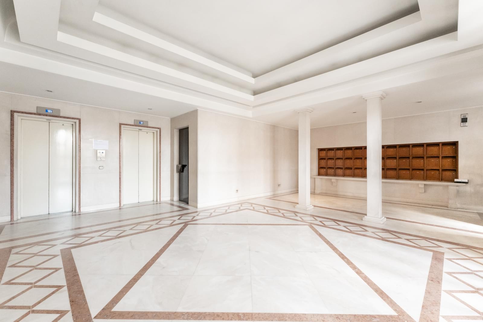 Apartamento T4 com vista, Campo Pequeno, Lisboa - Imagem 28