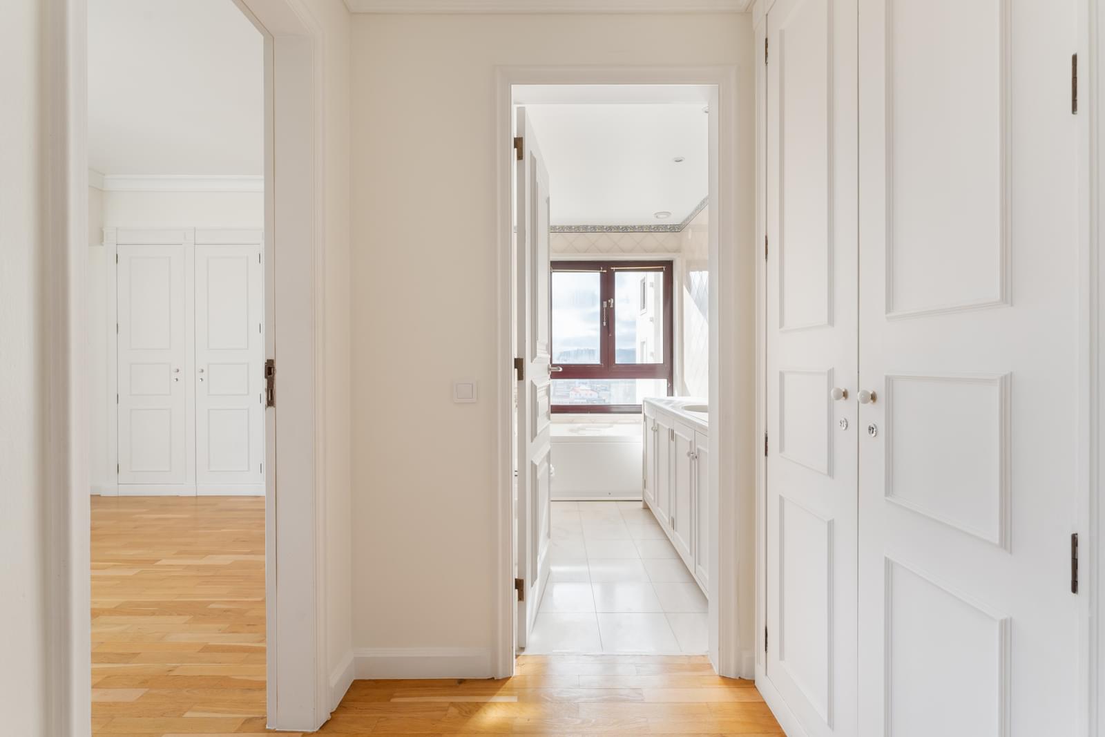Apartamento T4 com vista, Campo Pequeno, Lisboa - Imagem 13