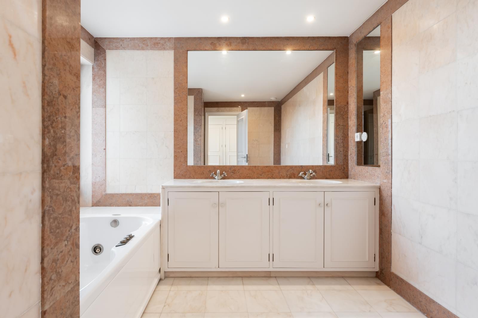 Apartamento T4 com vista, Campo Pequeno, Lisboa - Imagem 19