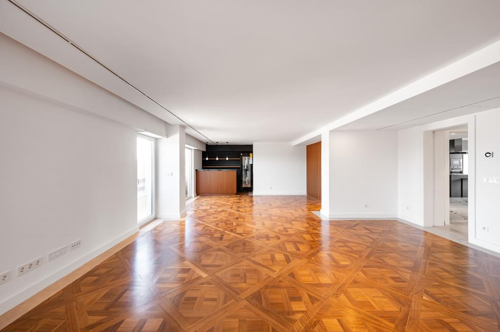 4 Bedroom Apartment with parking, Laranjeiras, Lisboa 2371289583