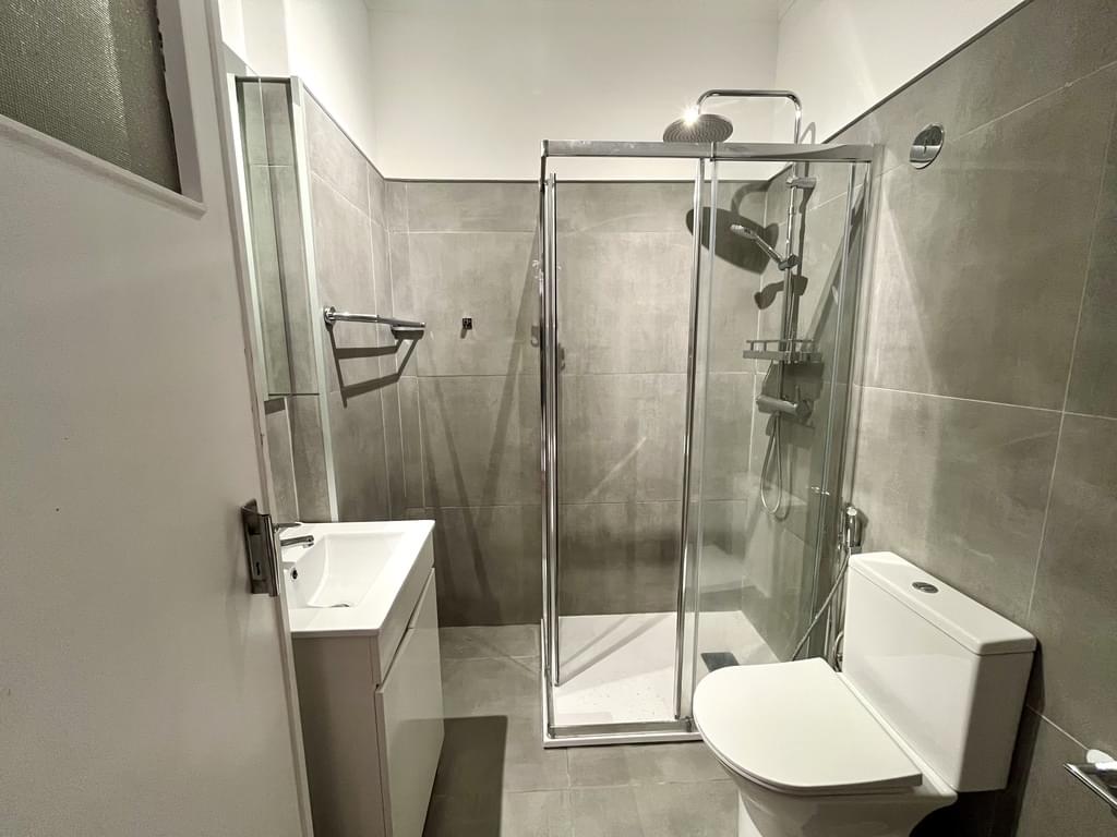 2 Bedroom Apartment with balcony, Lisboa 2727829951