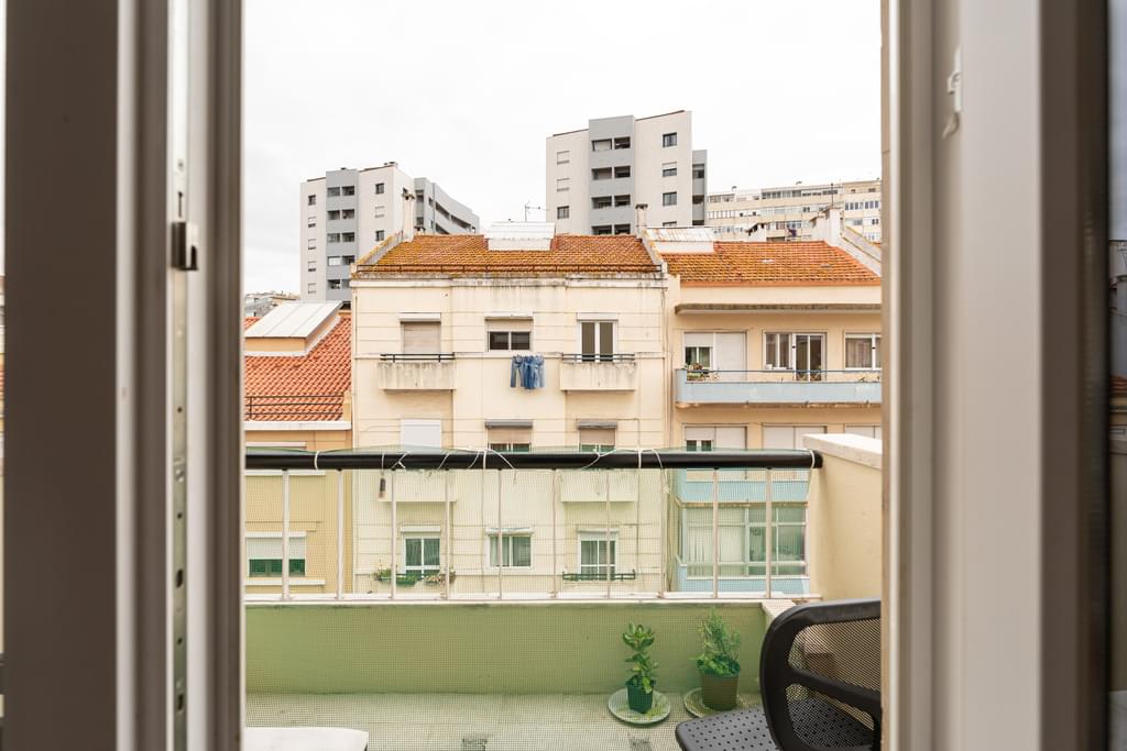 2 Bedroom Apartment with balcony, Lisboa 2727829951