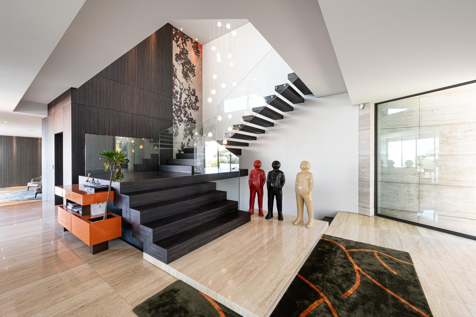 6 Bedroom Villa/Townhouse's Image 7