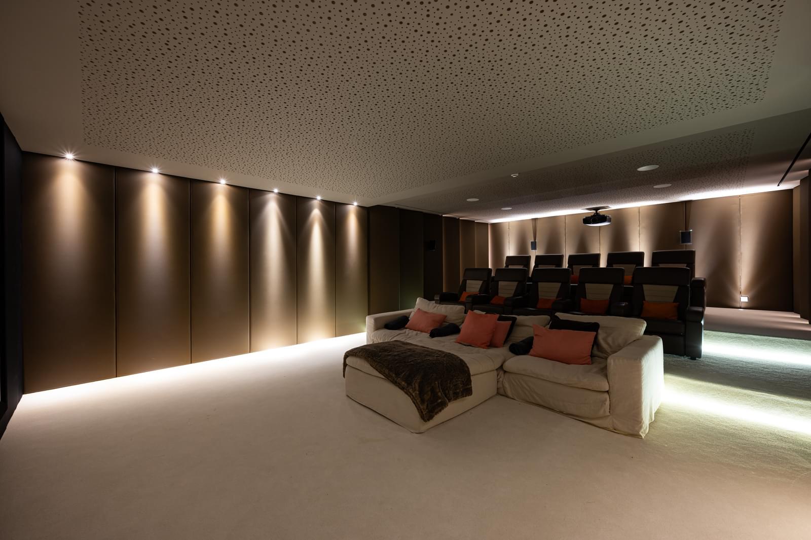 6 Bedroom Villa/Townhouse's Image 24