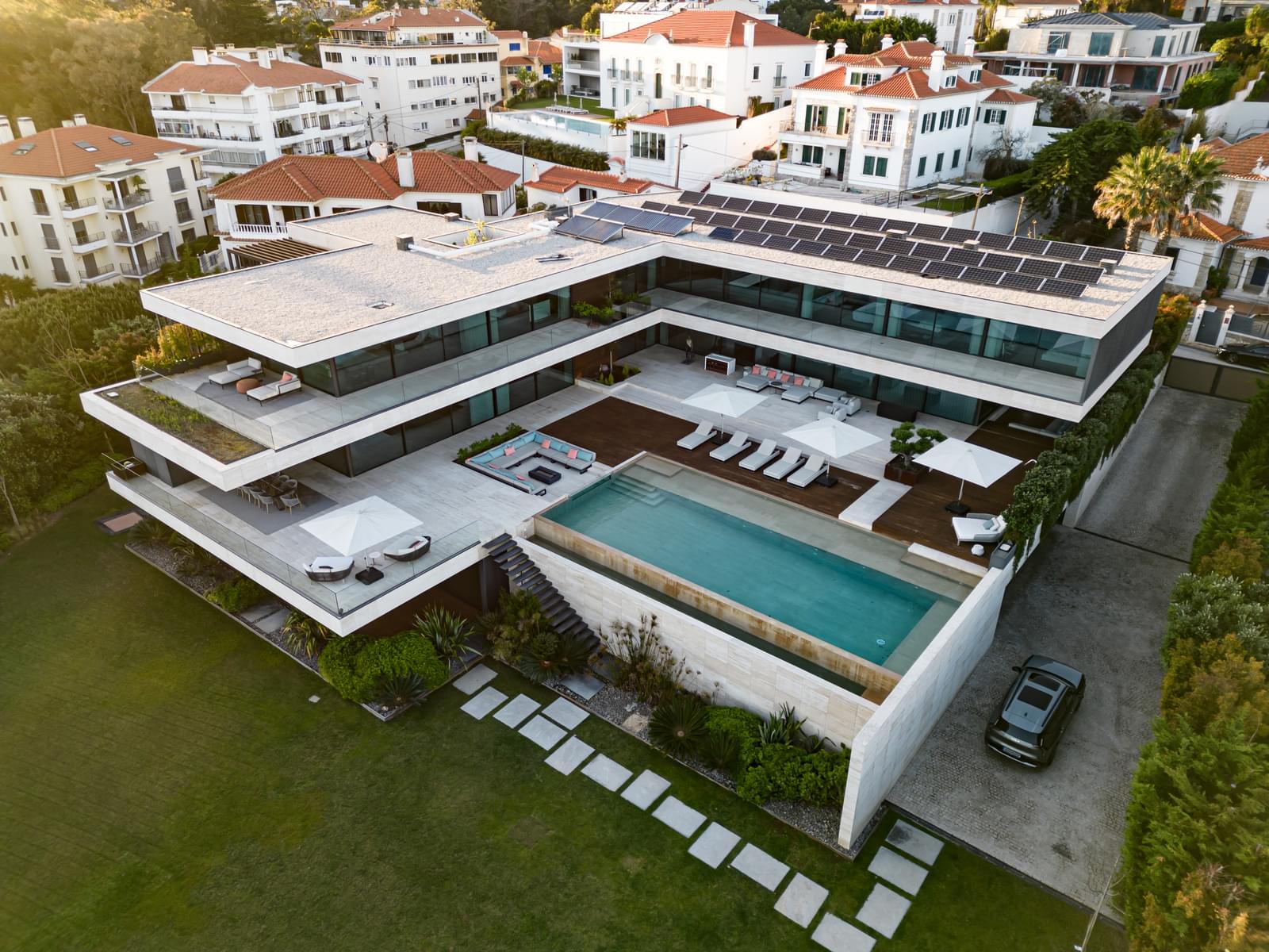 6 Bedroom Villa/Townhouse's Image 37