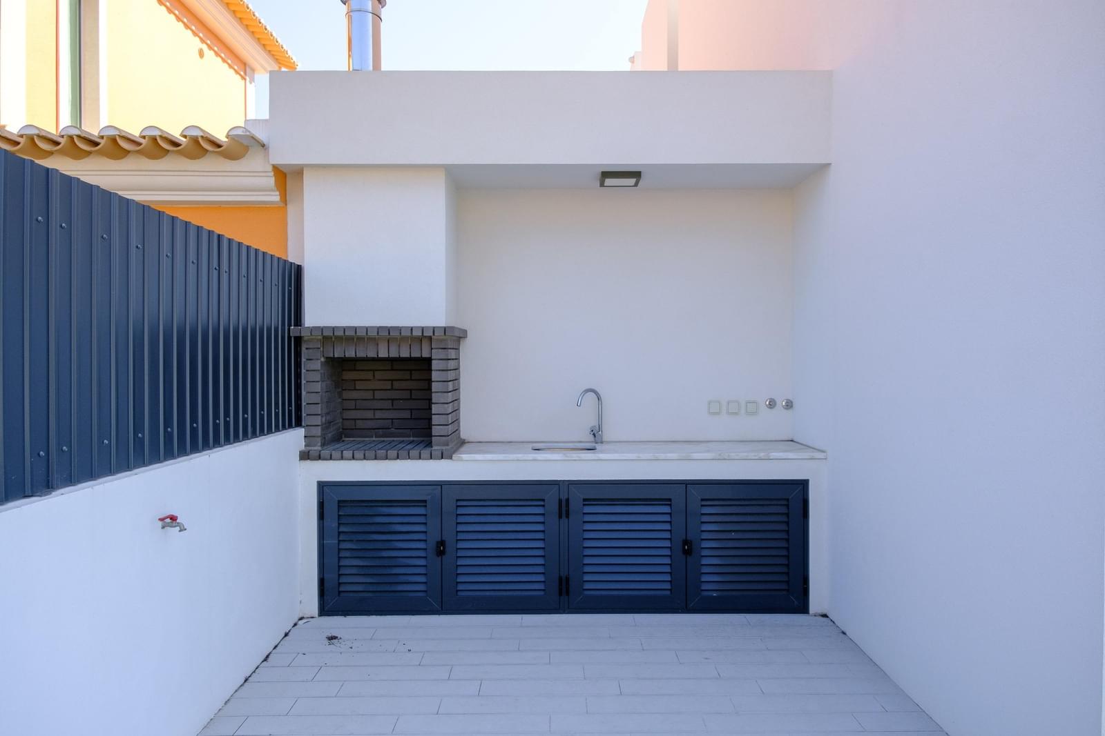 Moradia Isolada T4 com piscina, Aroeira, Almada - Imagem 14