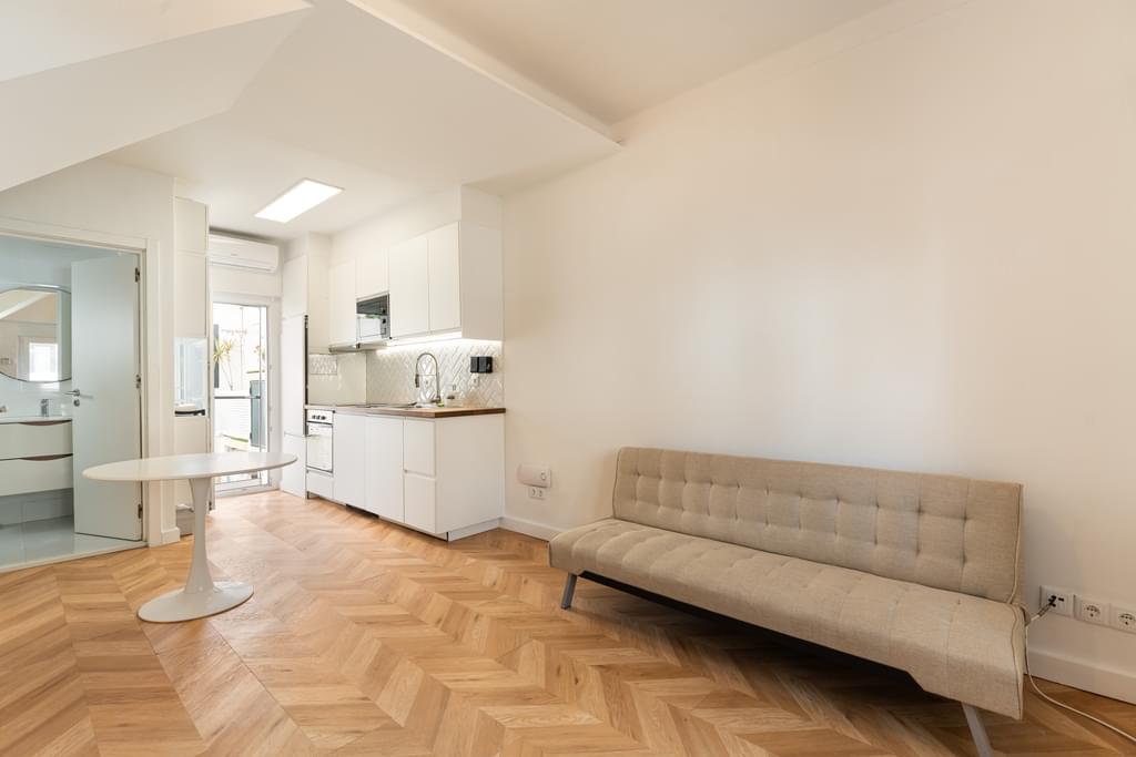 2 Bedroom Semi-detached house with swimming pool, Beato, Lisboa 1216990178