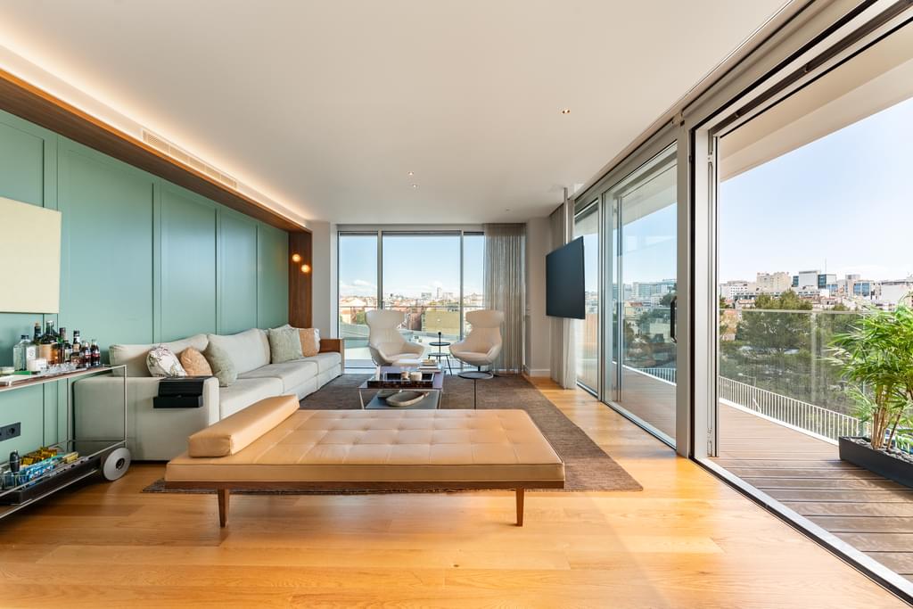 4 Bedroom Apartment with parking, Sete Rios, Lisboa 3766842328