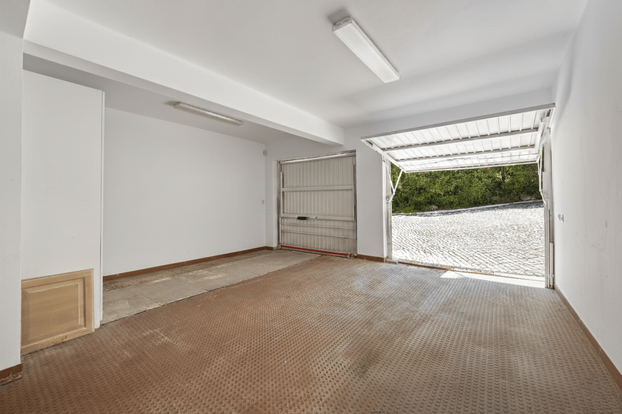 8 Bedroom Villa/Townhouse's Image 36