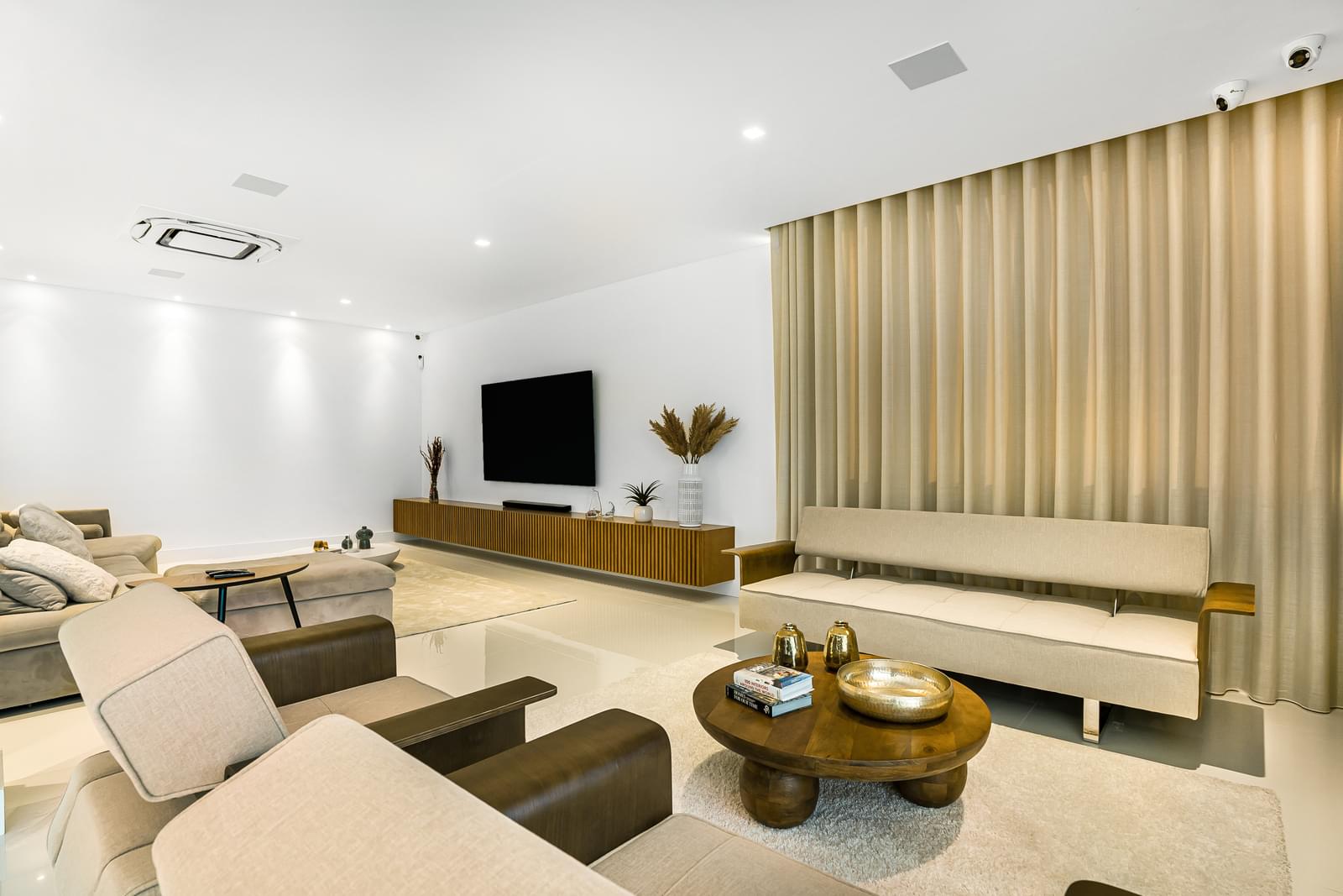 6 Bedroom Villa/Townhouse's Image 16