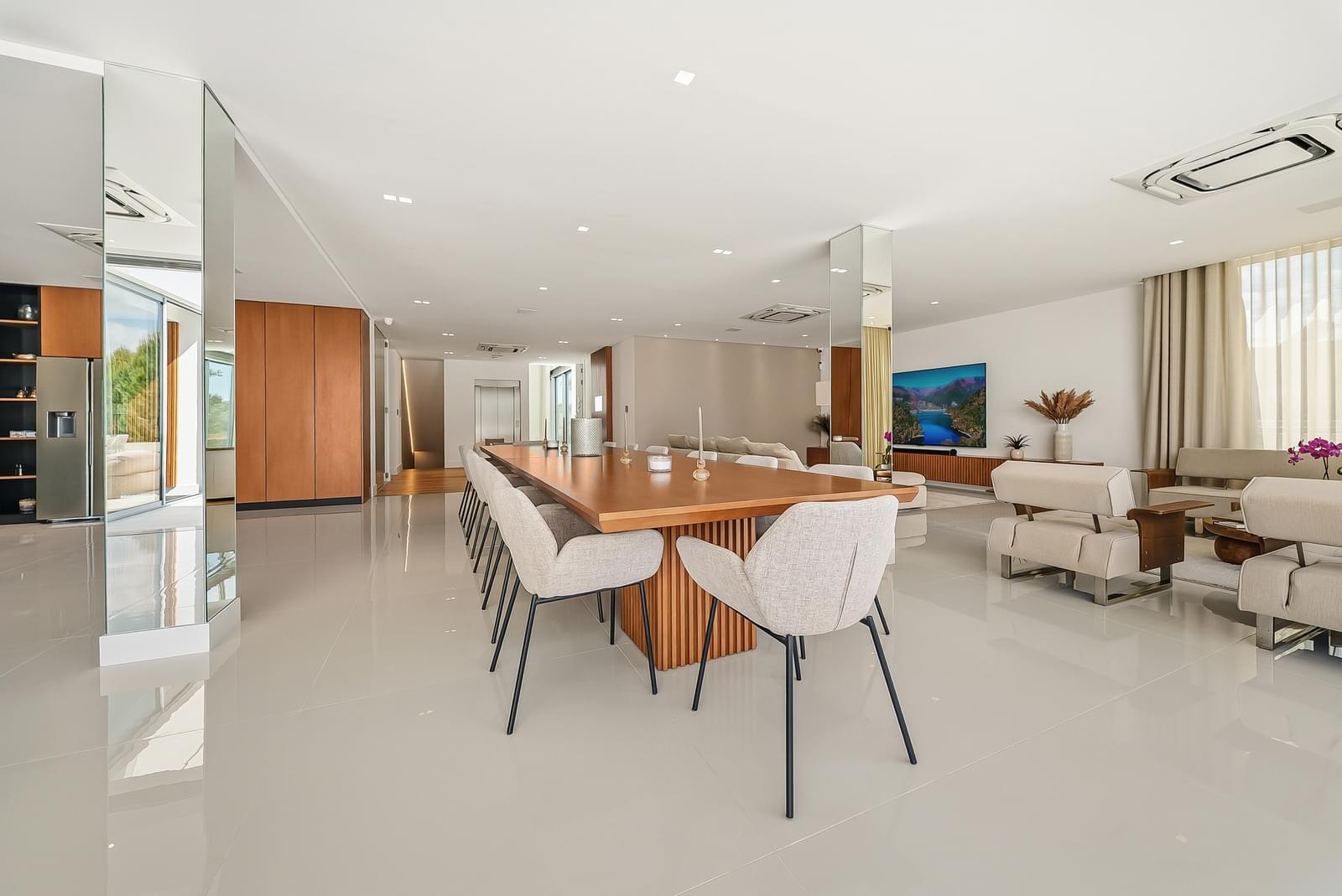 6 Bedroom Villa/Townhouse's Image 20