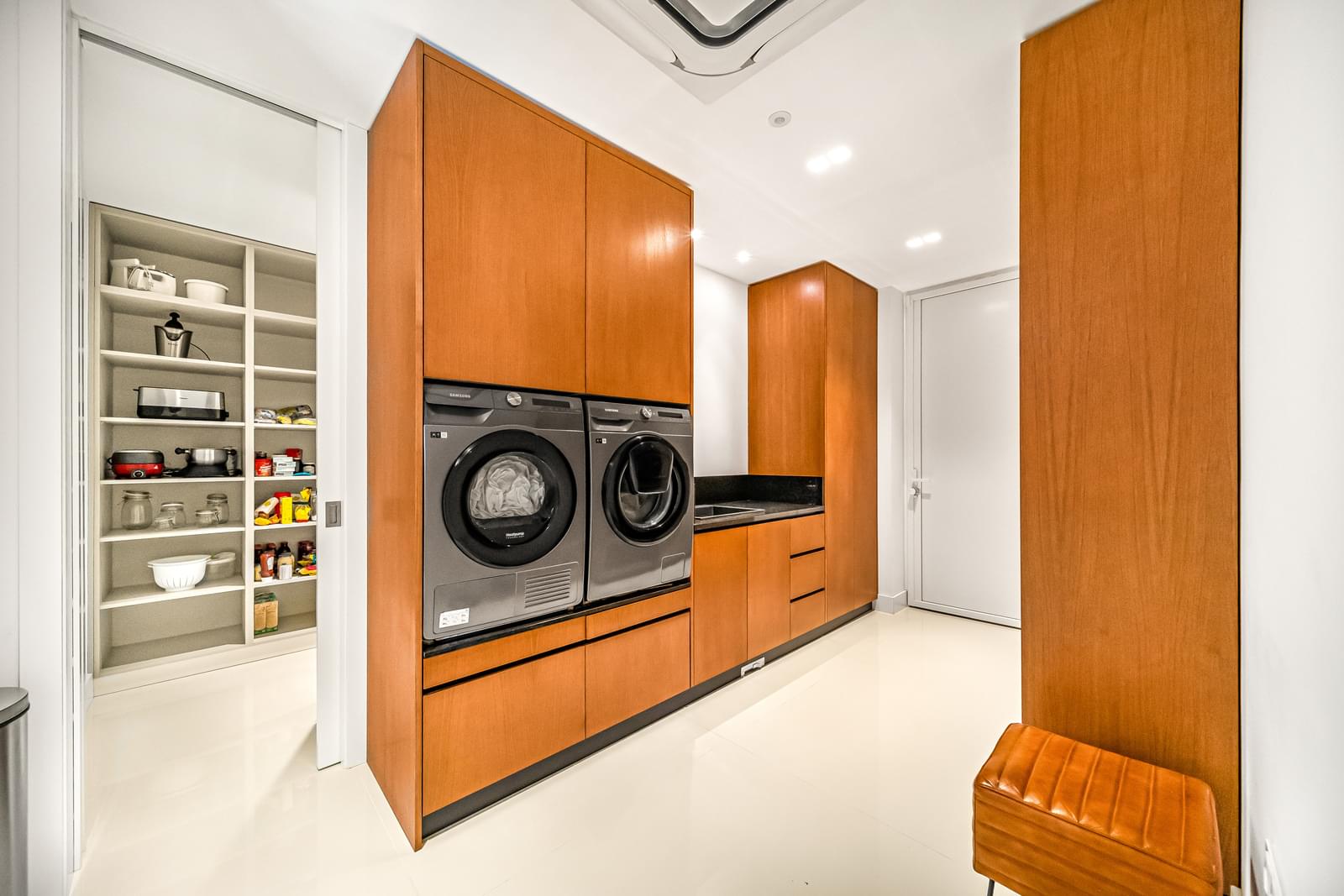 6 Bedroom Villa/Townhouse's Image 25